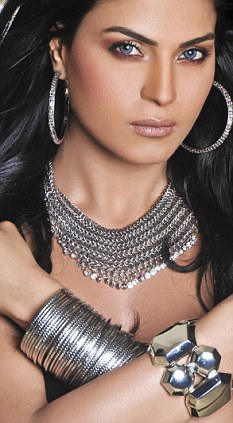 article-2072160-0F1E55CD00000578-220_233x423