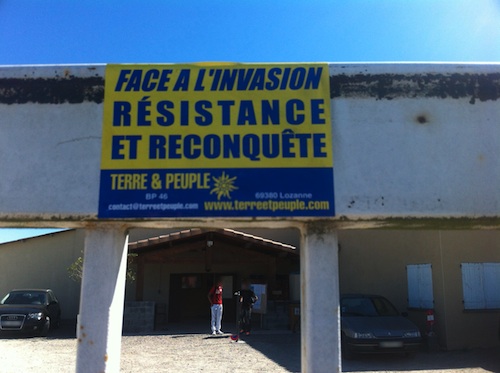 mosquee-muret-extreme-droite-3