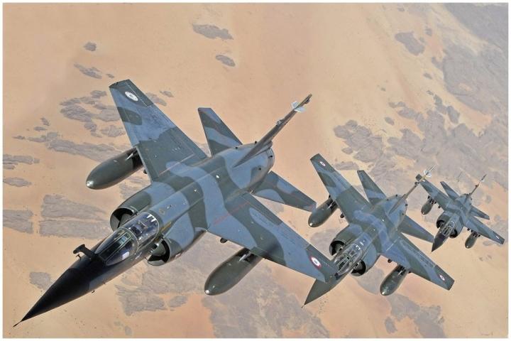 photo-jour-formation-mirage-f1-ciel-tchadien-L-1