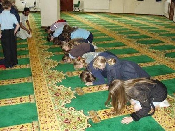 Non-Muslim school children on a field trip to a mosque being forced to get down on their hands and knees and pray to Allah