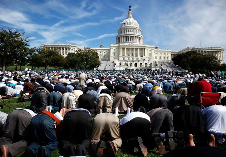 Muslims+Hold+Day+Prayer+Capitol+Hill+NXTobTKsYGax-e1377155995218