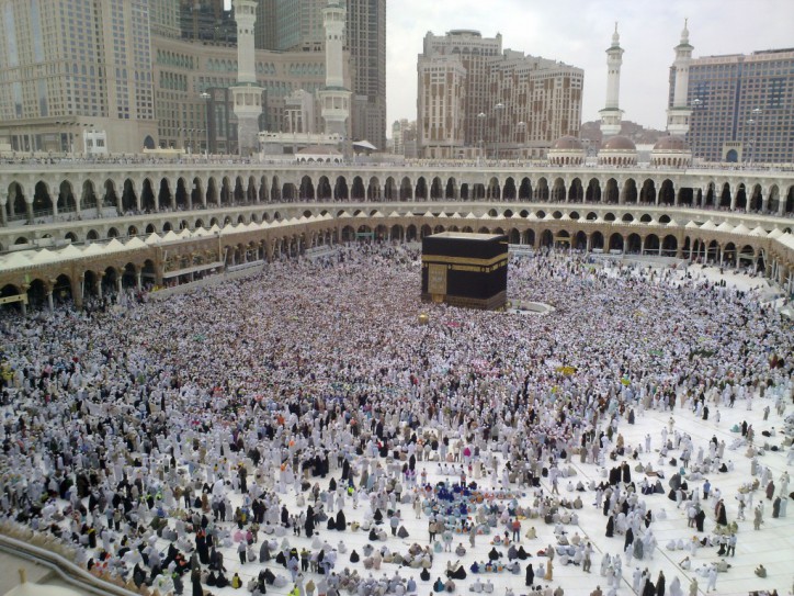 A_Last_day_of_Hajj_-_all_pilgrims_leaving_Mina_many_already_in_Mecca_for_farewell_circumambulation_of_Kaaba_-_Flickr_-_Al_Jazeera_English
