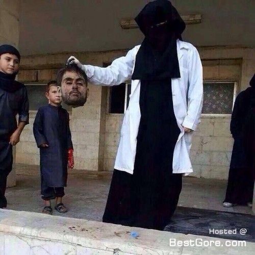 21-year-old-british-woman-join-isis-photo-hold-severed-head-syria-500x500