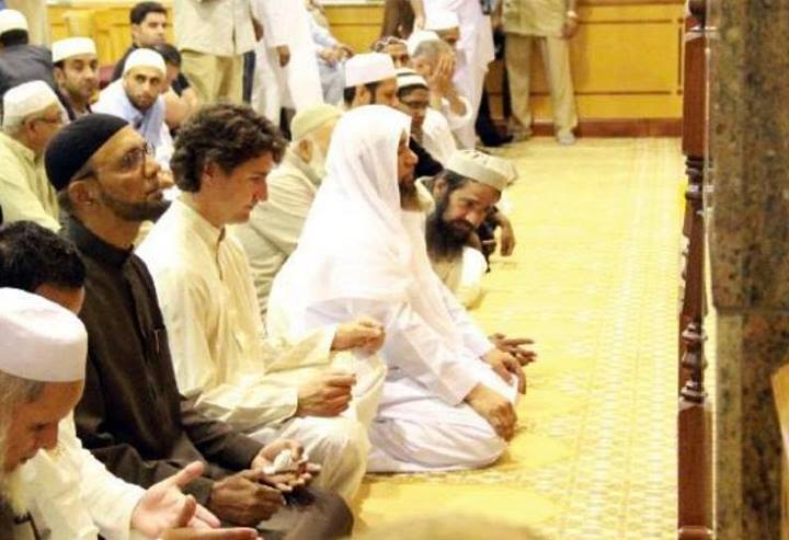 Justin Trudea praying at mosque