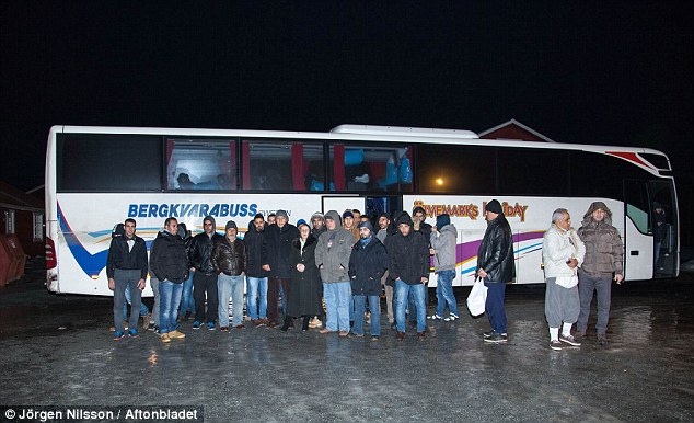 24614BB600000578-2894696-A_group_of_asylum_seekers_in_Sweden_refused_to_get_off_a_bus_to_-m-7_1420225679574