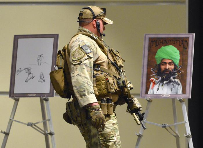 Heavily armed police secure art work before the Dutch member of parliament and leader of the far-right Party for Freedom, Geert Wilders delivers the keynote address at the Muhammad Art Exhibit and Contest at the Curtis Culwell Center in Garland, Texas, USA, 03 May 2015. The art exhibit is being put on by the Pamela Geller's American Freedom Defense Initiative. ANSA/LARRY W. SMITH