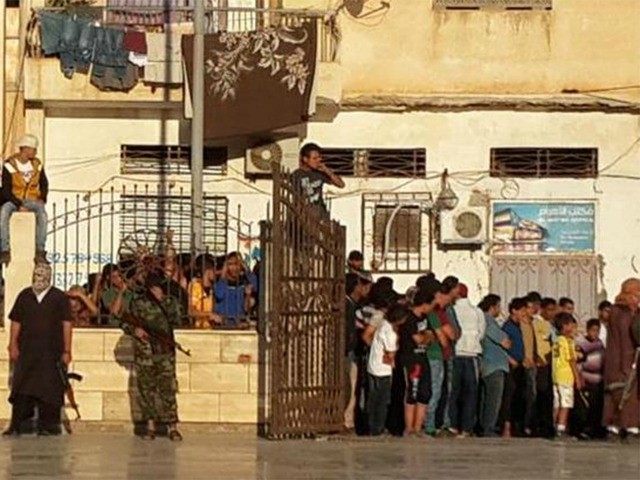 ISIS-beheads-Libyan-in-front-of-children-Social-Media-640x480