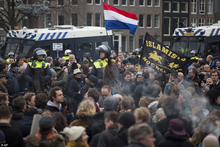 30EFED8300000578-3435093-Riot_police_were_also_needed_in_Amsterdam_today_in_order_to_sepa-a-13_1454797210124