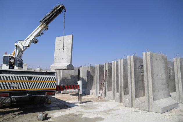 TURKEY is building a 3-meter high and 2-meter width wall along the Turkish-Syrian borderline to prevent smuggling, illegal migration and possible attacks from Syria 