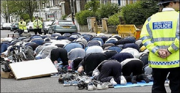 muslims-pray-in-streets-of-london